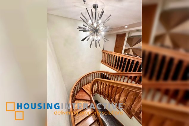 4br condo unit with parking for salein ortigas center