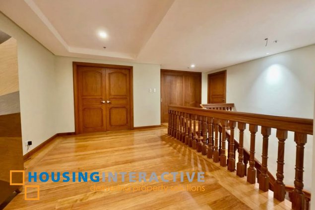 4br condo unit with parking for salein ortigas center