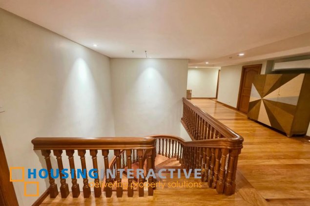 4br condo unit with parking for salein ortigas center
