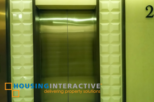 fully furnished 1br unit for lease in three central