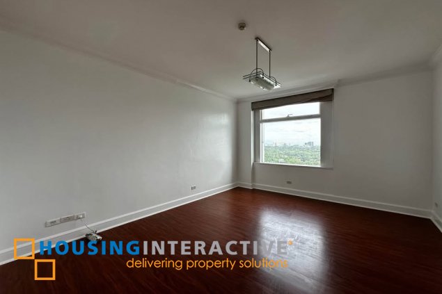 semi-furnished 3br unit with parking for lease in one roxas triangle