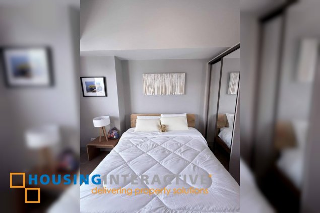 fully furnished studio unit with balcony for lease in uptown arts residence