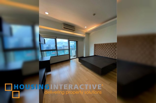 furnished 2br unit with parking for lease in the residences at greenbelt