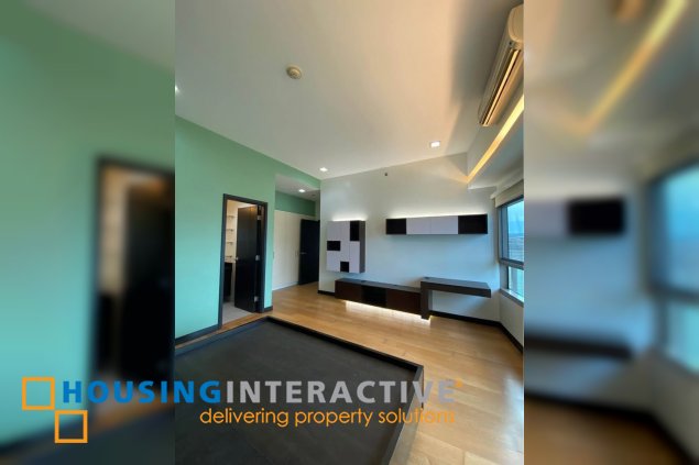 furnished 2br unit with parking for lease in the residences at greenbelt