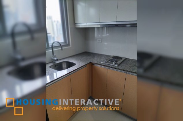 for sale:  the ellis makati