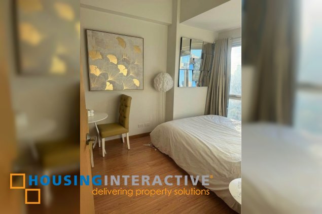 brandnew unit with balcony for lease in time square west