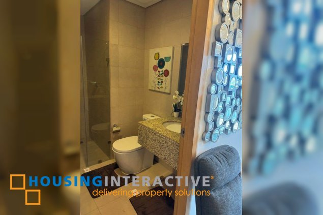 brandnew unit with balcony for lease in time square west