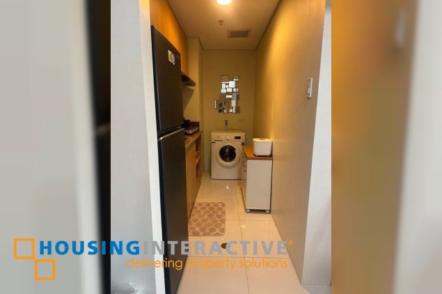 brandnew unit with balcony for lease in time square west