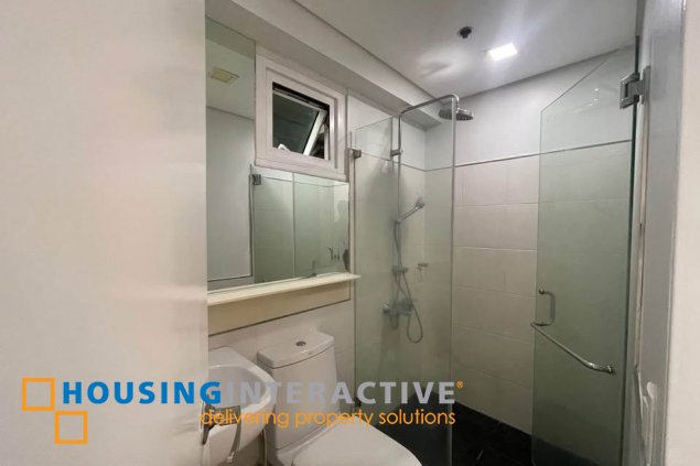 fully furnished 1br unit with balcony and parking for lease in two serendra
