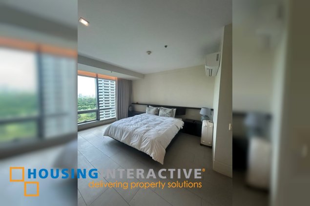 fully furnished 1br unit with parking for lease in one mckinley place
