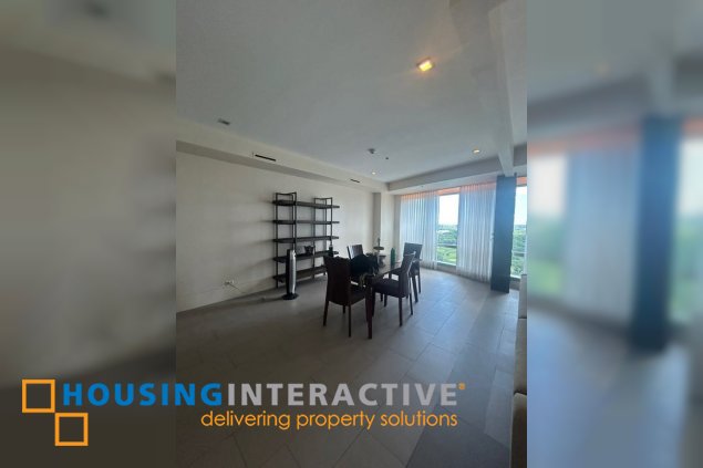 fully furnished 1br unit with parking for lease in one mckinley place