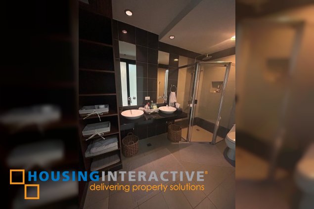 fully furnished 1br unit with parking for lease in one mckinley place