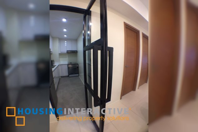 fully furnished 1br unit with parking for lease in icon plaza