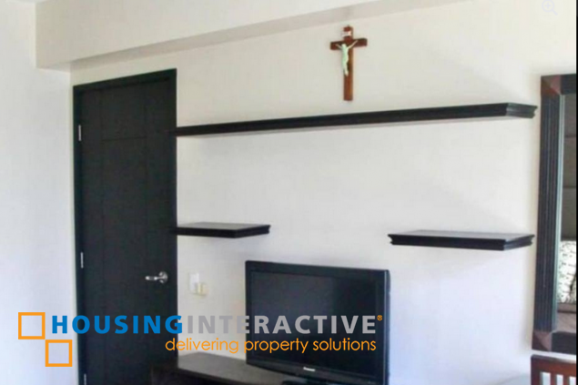 fully furnished 1br unit with balcony and parking for lease in one serendra