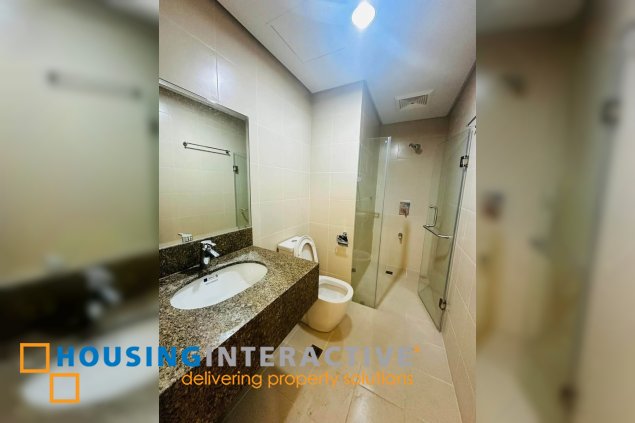 fully furnished 1br unit with balcony for lease in park avenue