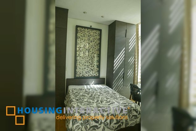 fully furnished 2br unit with parking for ease in amorsolo west
