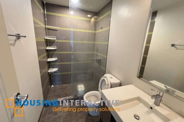 fully furnished 2br unit with parking for lease in edades tower