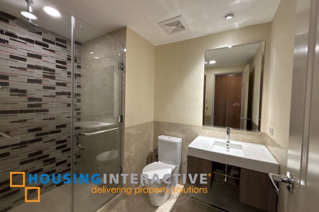 fully furnished 2br unit with parking for lease in edades tower