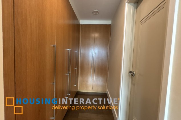 fully furnished 2br unit with parking for lease in edades tower