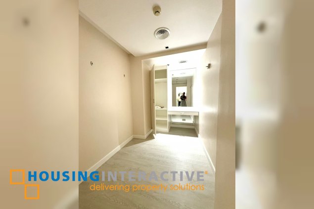 furnished 1br unit with balcony for lease in the infinity tower
