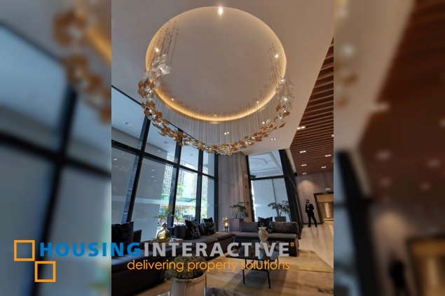 furnished 3br unit for lease in uptown parksuites
