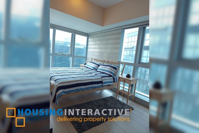 furnished 3br unit for lease in uptown parksuites