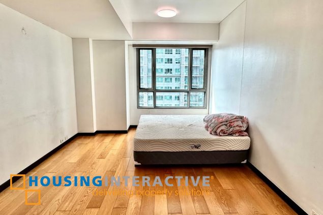 furnished 2br unit with parking for sale in one serendra