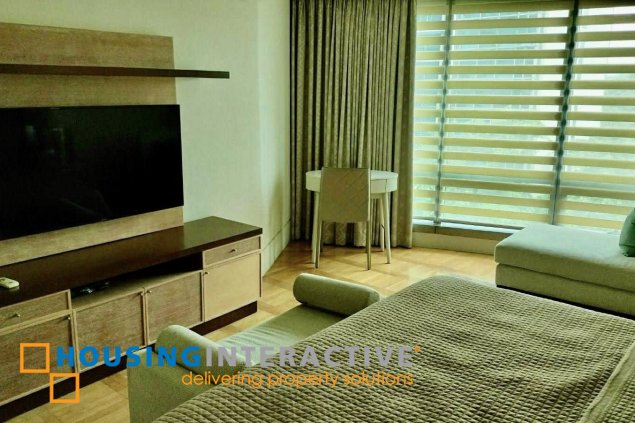 for lease: 3br in one mckinley bgc