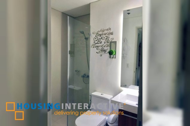 elegant 2 bedroom unit for lease/rent in arya residences