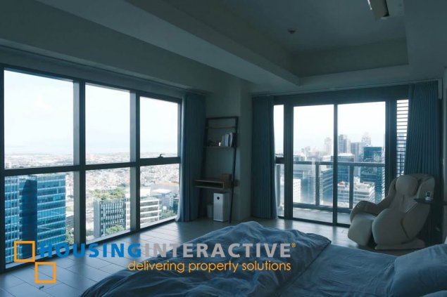 4br penthouse unit with parking for lease in uptown ritz residence