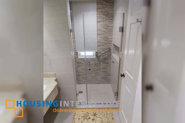 fully furnished 2br unit with parking for lease in regency at salcedo