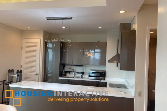 furnished 2br unit with parking for lease in trump tower