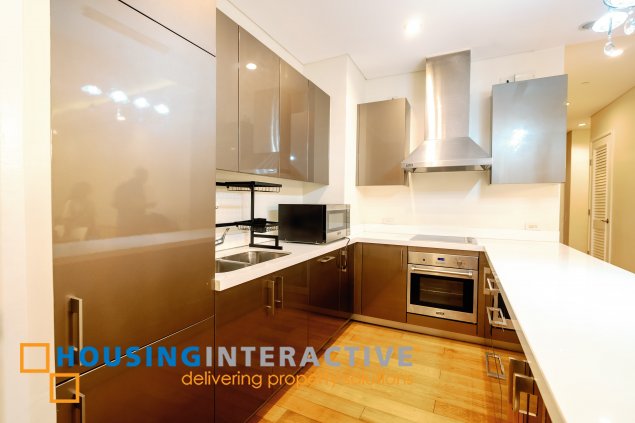 furnished 2br unit with parking for lease in trump tower