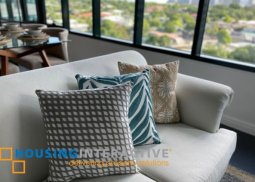 fully furnished 2br unit with parking for rent in one rockwell