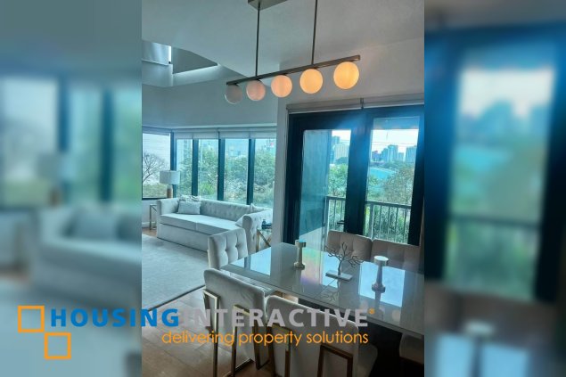 semi-furnished 1br unit with parking for sale in one rockwell