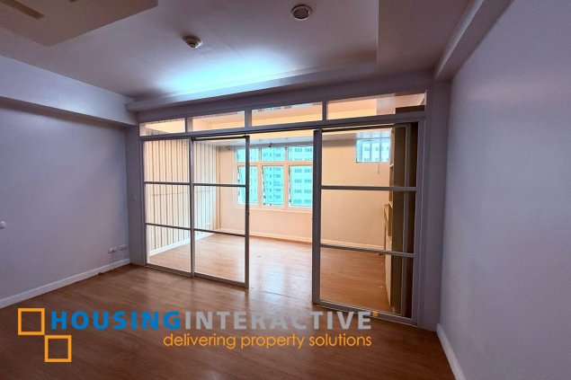 studio unit with parking for sale in two serendra