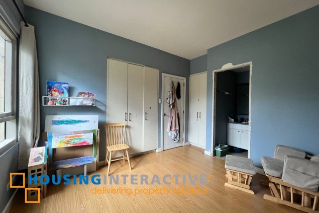 semi-furnished 2br unit with parking for sale in the grove by rockwell