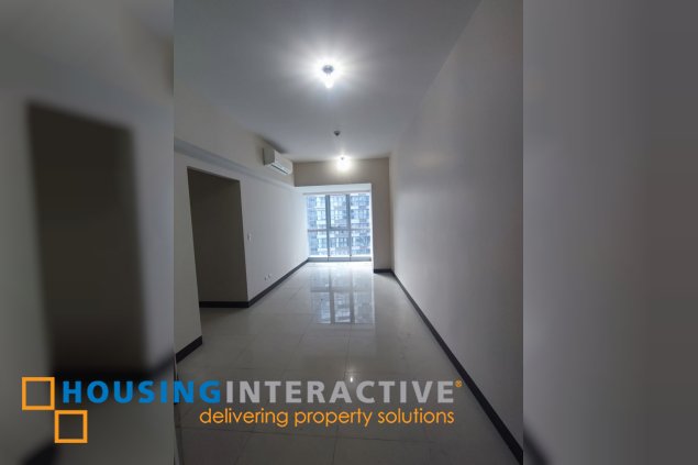 3br unit with parking for sale in uptown parksuites
