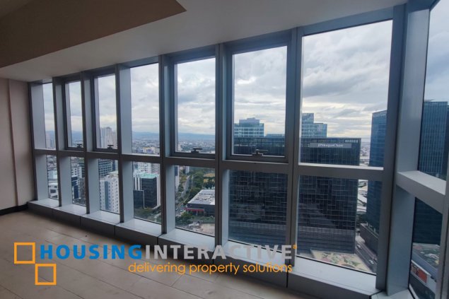 3br unit with parking for sale in uptown parksuites