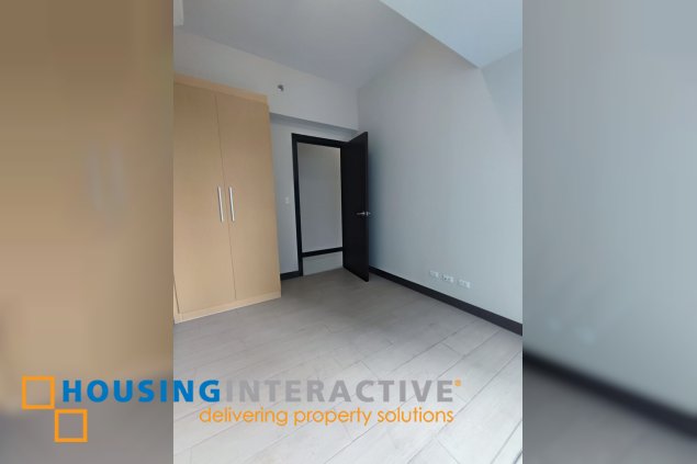 3br unit with parking for sale in uptown parksuites