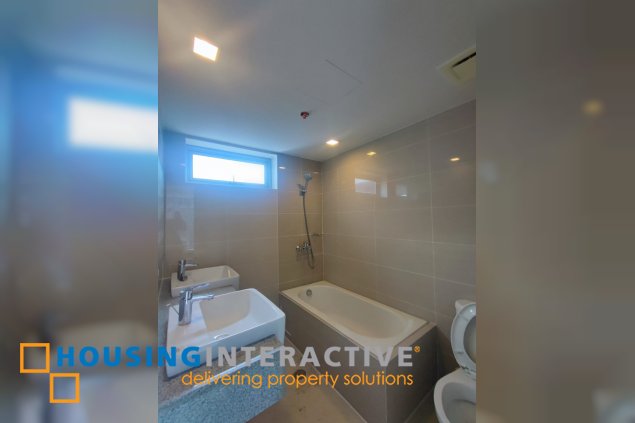 3br unit with parking for sale in uptown parksuites