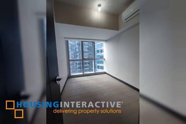 3br unit with parking for sale in uptown parksuites