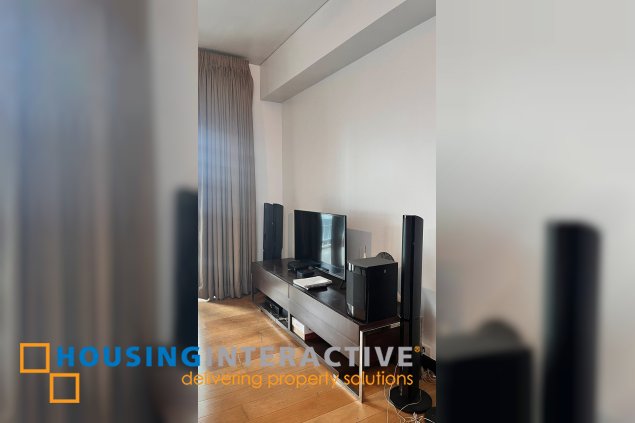 fully furnished 1br unit with parking for sale in one serendra
