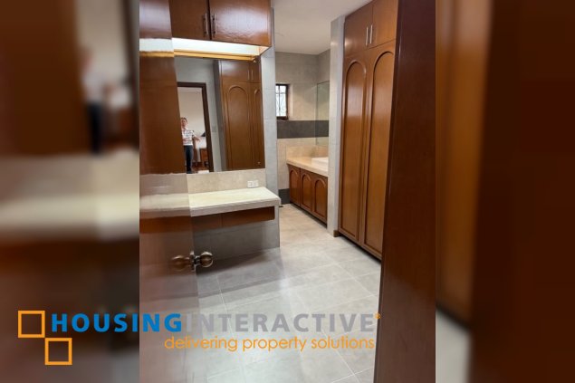 2-storey house for rent in dasmarinas village