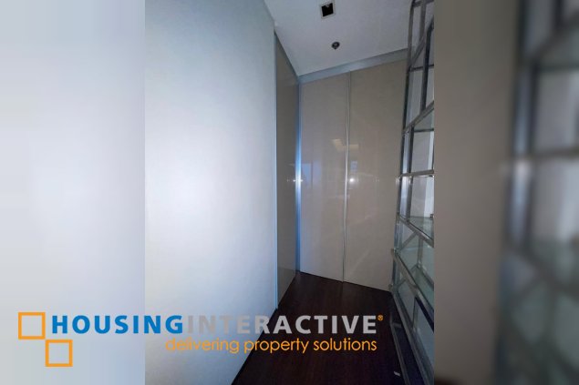 fully furnished 1br unit with parking for sale in alphaland makati place