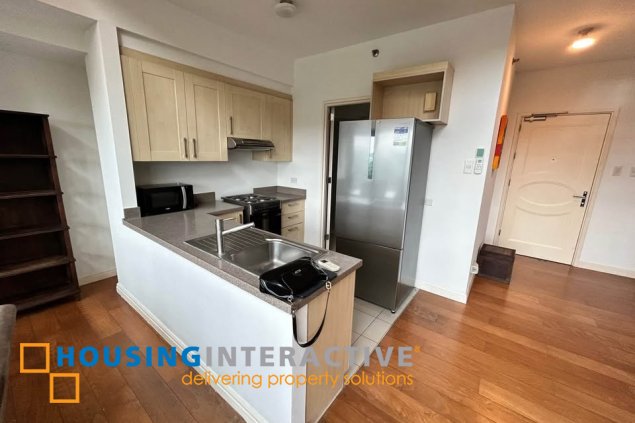 fully furnished 2br unit with parking for lease in one rockwell