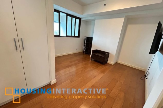 fully furnished 2br unit with parking for lease in one rockwell