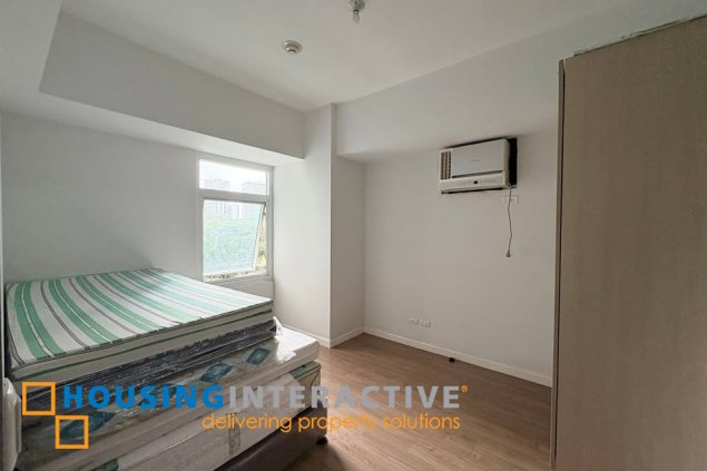 two serendra meranti tower - 1br unit condo for sale