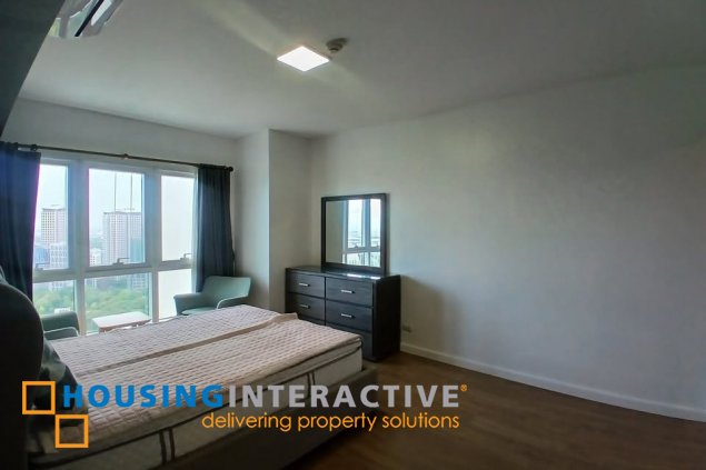 two serendra sequoia 2br with 2 parking condo for sale