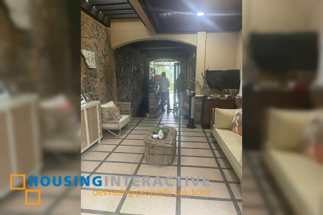 fs: beautiful duplex type mansion in valley golf subdivision